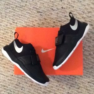toddler boy black nike shoes